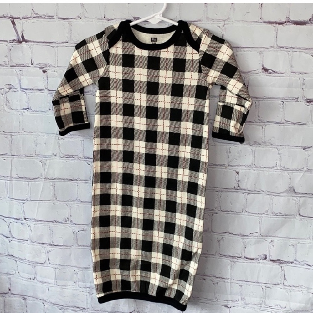 NWOT HB Gown Size 0/6 Months